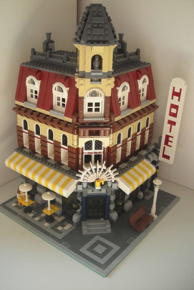Aldi lego falcon deals