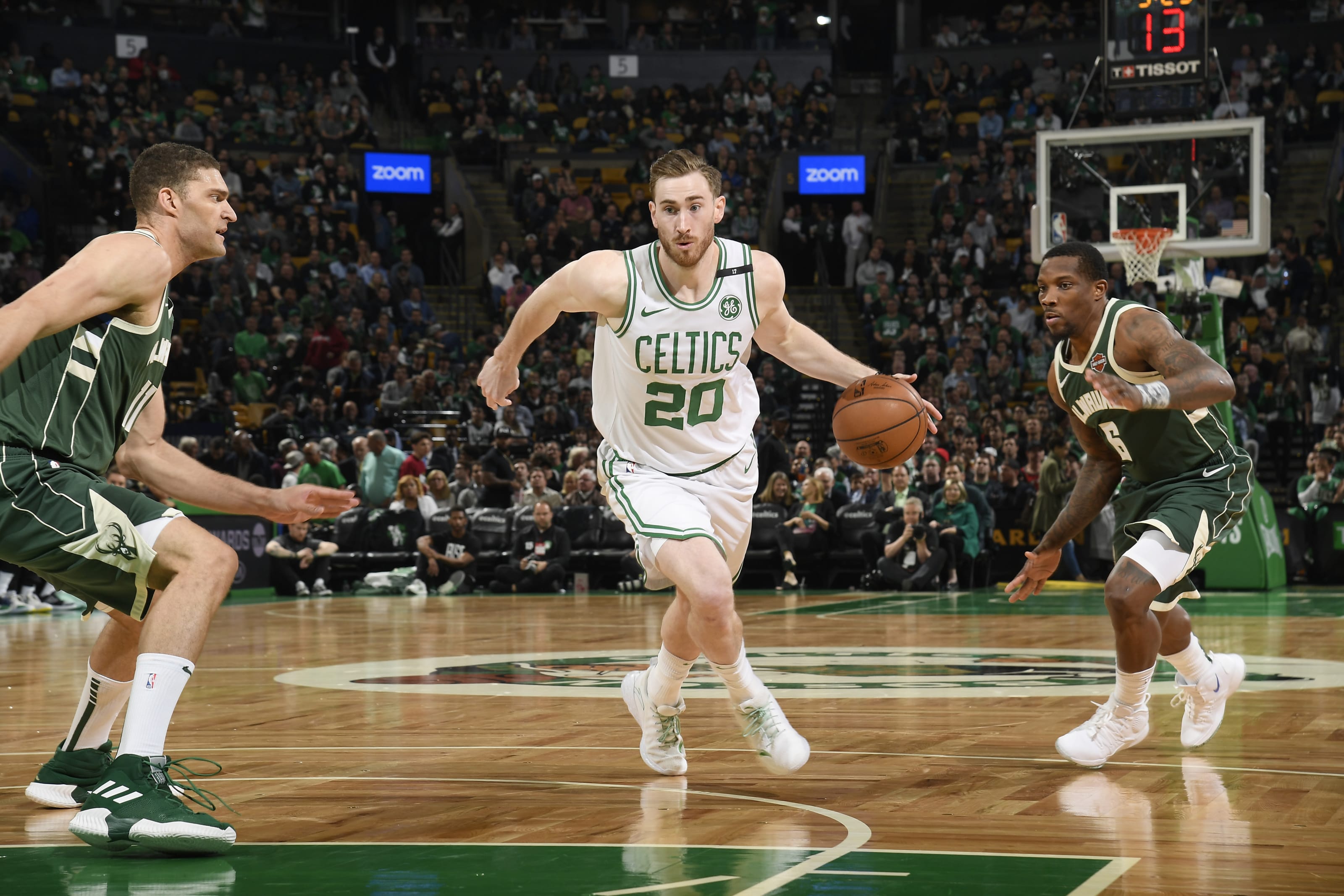 Video: Gordon Hayward suffers scary injury to same leg he previously broke, image size:3200x2133