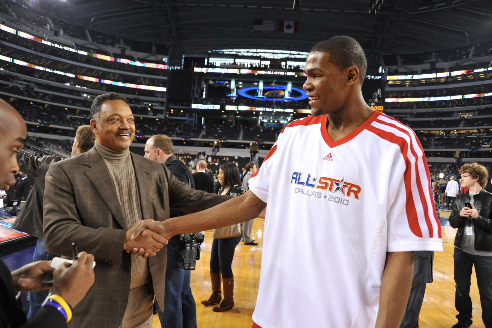 Russell Westbrook's Epic Block on Kevin Durant, image size:1600x1065