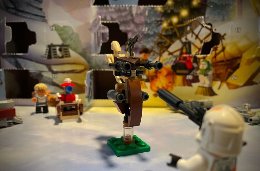 Unwrapping the Star Wars LEGO Advent Calendar Day 9