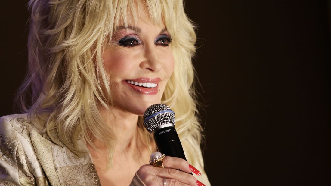 23 Amazing Facts About Dolly Parton
