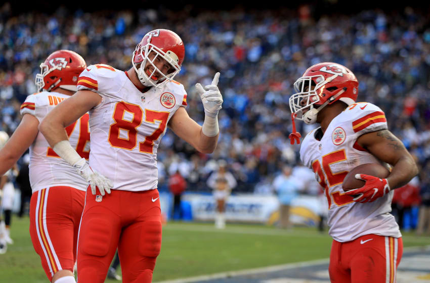 Travis Kelce injury update: Chiefs TE misses practice with knee swelling